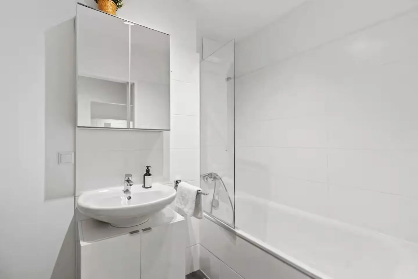 Apartament Fast Wifi - 3 Min Walk To Metro - On-Site Parking For 19,90 Eur Wiedeń 0*,