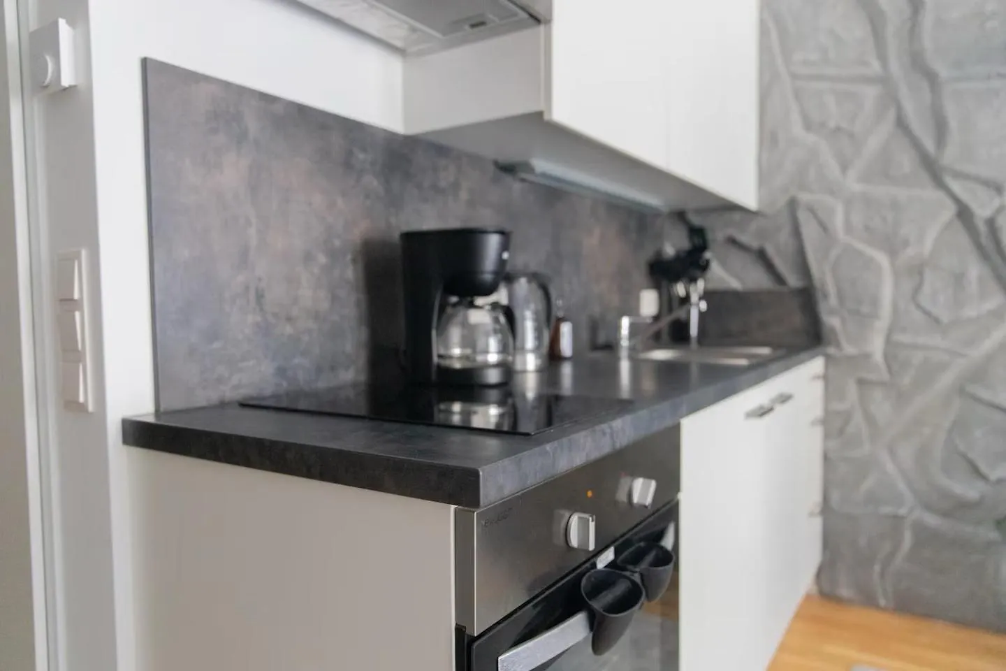 Apartament Fast Wifi - 3 Min Walk To Metro - On-Site Parking For 19,90 Eur Wiedeń